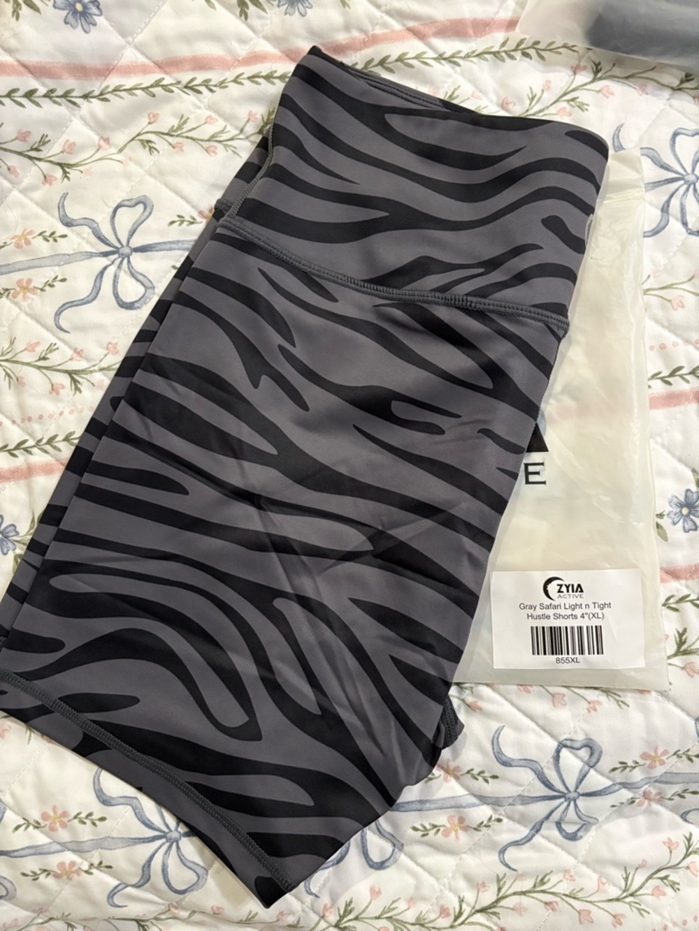 Zyia Gray Safari LNT Hustle Shorts 4”, size XL, Brand new with tags and bag!!!